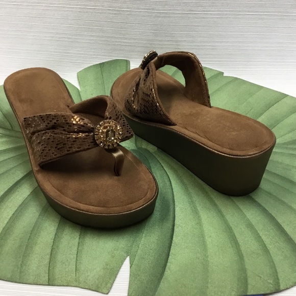 Bronze Thongs with Bling. Italian Shoemakers - Picture 3 of 8